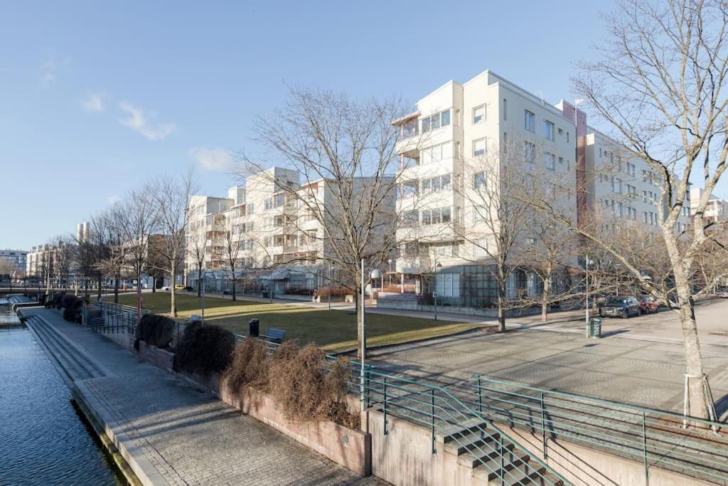 - Nearby Centrum & Metro * Хельсинки